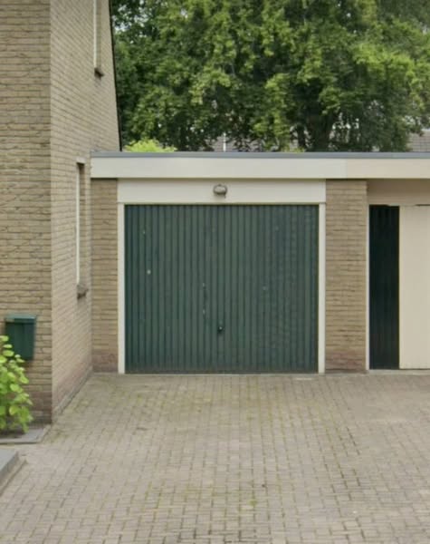 Garagedeur naar kozijn